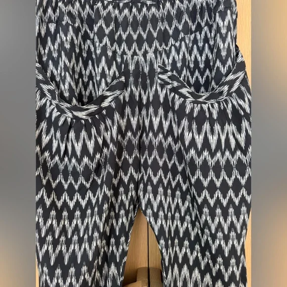 Flynn Skye Black + White Patterned Pants Size 3 - Picture 2 of 9